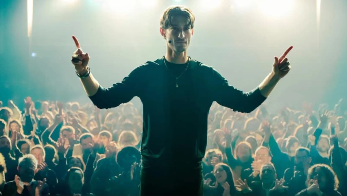 Le film Gourou n’est pas inspiré d’une histoire vraie, confirme Pierre Niney