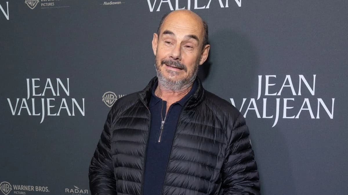 Bernard Campan vide son sac après son sketch avec les Inconnus