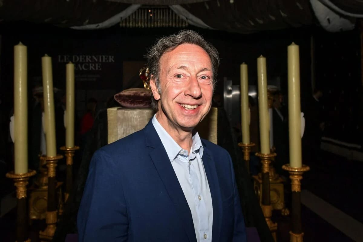 Stéphane Bern raconte que sa mère lui a dit « Je préfère te savoir mort qu’homosexuel »