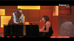 Jean Dujardin rouge de gêne face à Jeanne Cherhal dans C à Vous