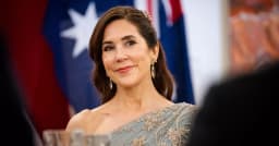Mary de Danemark recycle en Australie sa robe de bal bleue pour la quatrième fois depuis 2010