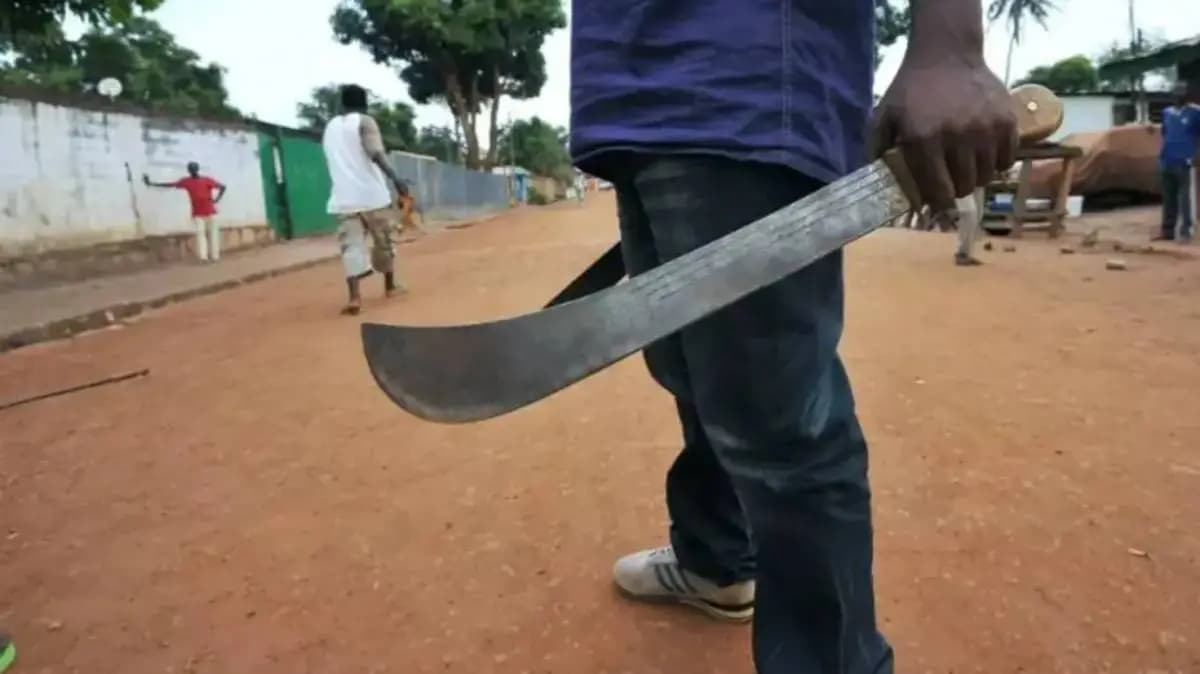 Côte d’Ivoire : à Marcory, la police interpelle 3 mineurs après des rixes à la machette
