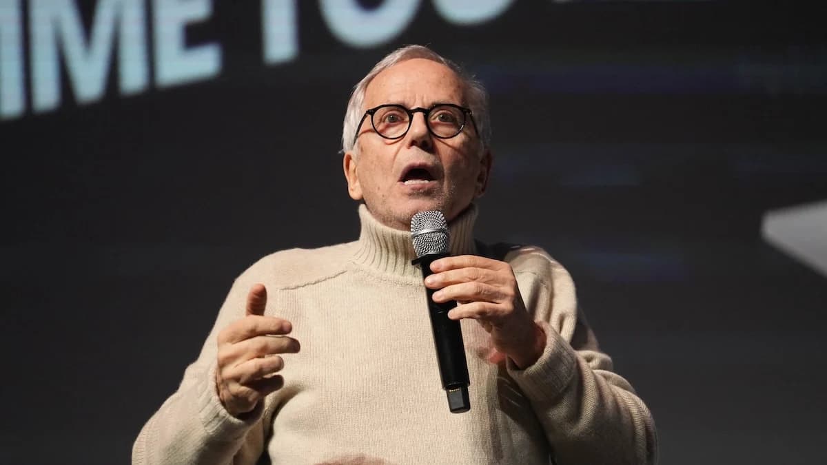 Fabrice Luchini avoue son addiction à « cette cochonnerie » et « je peux passer 45 minutes »