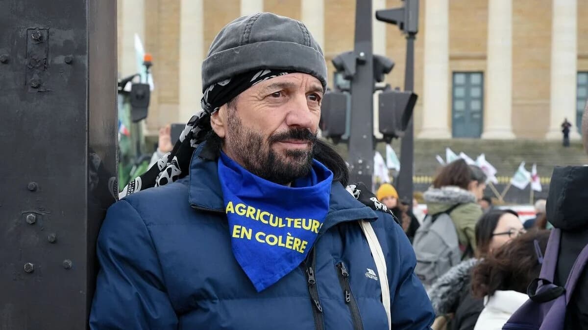 Francis Lalanne fustige l’État : ‘Des merdeux payés grassement’