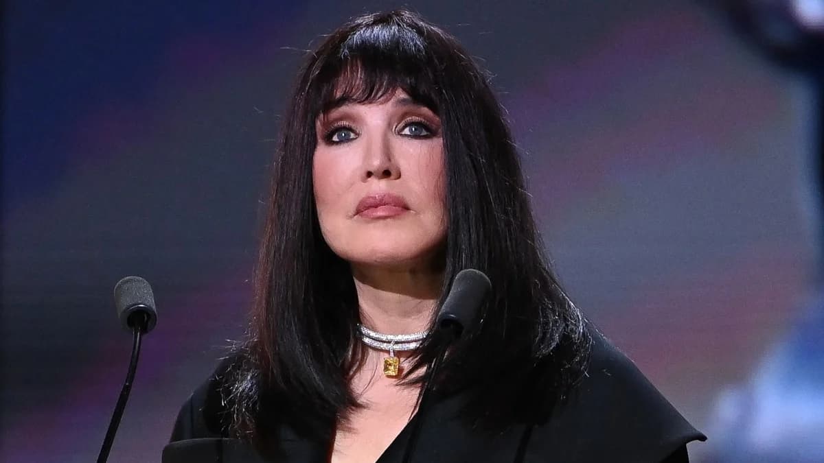 Isabelle Adjani se dit réjouie par les frappes en Iran : « Mon Dieu, on attendait ça »