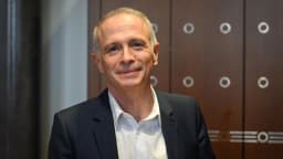 Samuel Étienne se lève en caleçon en plein live Twitch, le replay supprimé