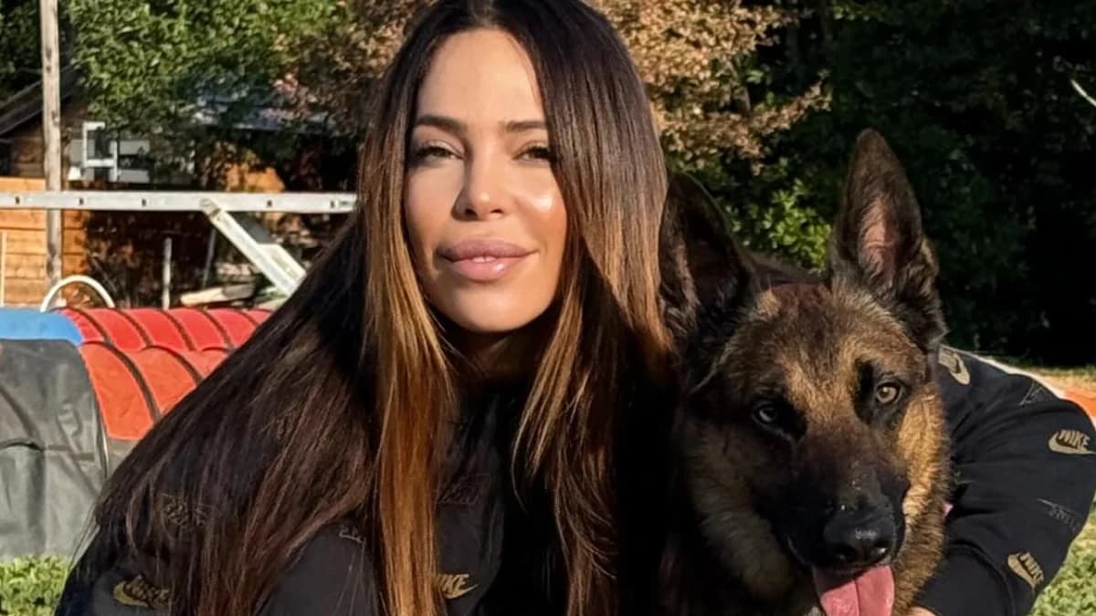 Kim Glow présente son duplex à Dubaï avec piscine chauffée et rooftop vue mer