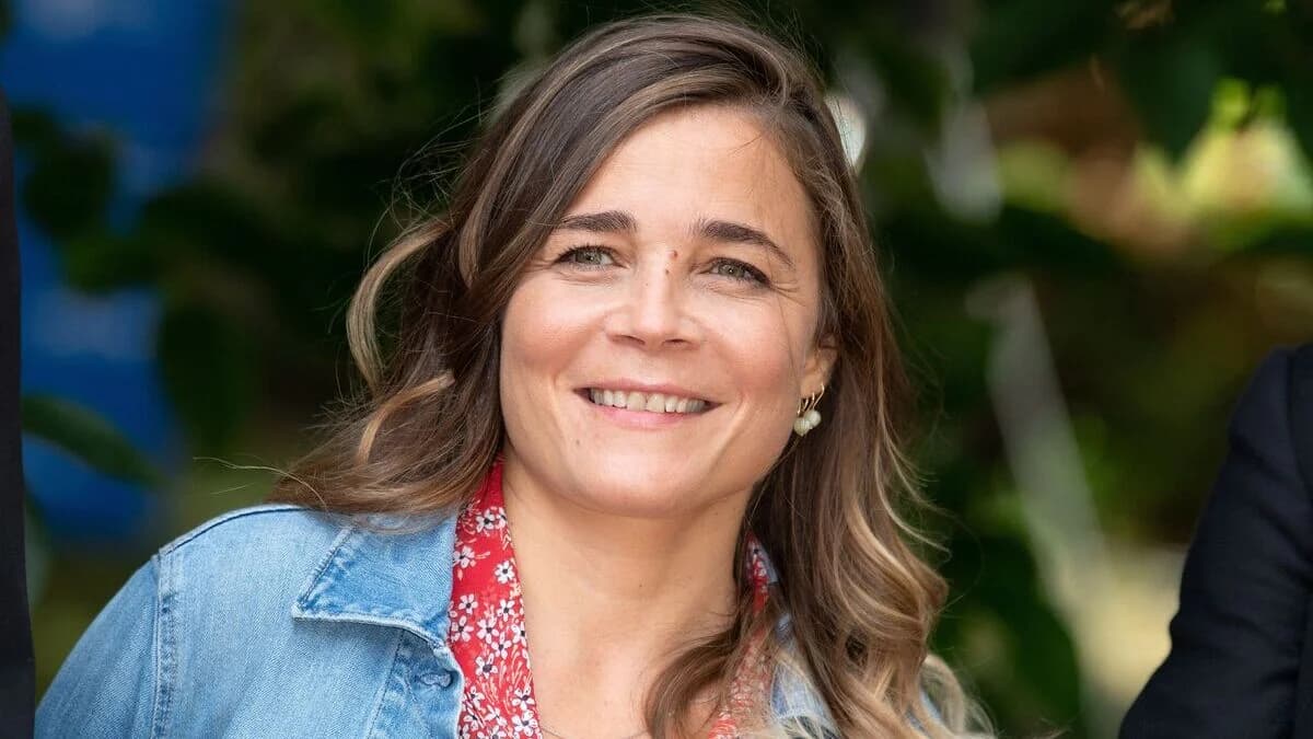 Blanche Gardin vit en ermite au cœur d’une forêt