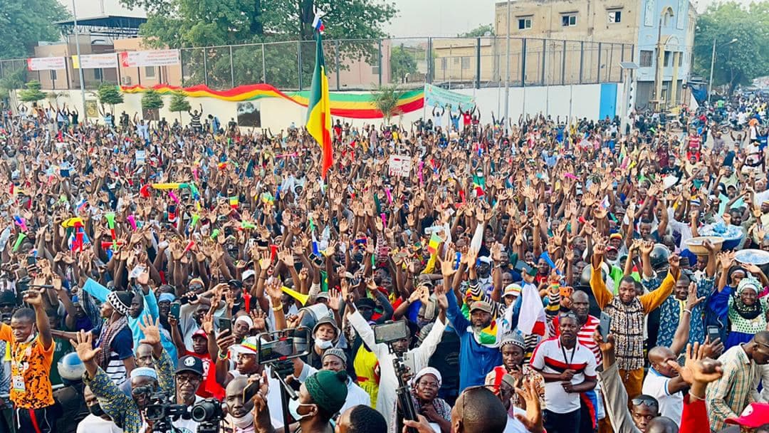 Plusieurs milliers de Maliens dans les rues en soutien à la junte au pouvoir