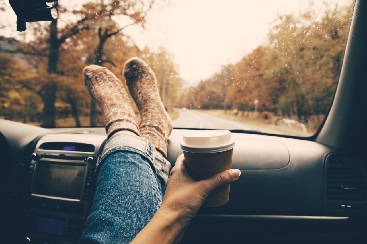Posez-vous souvent vos pieds sur le tableau de bord dans votre voiture? voici le risque que vous courez