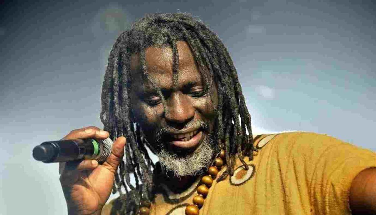 Tiken Jah Fakoly: le reggaeman ivoirien annonce « un braquage de … » (vidéo)