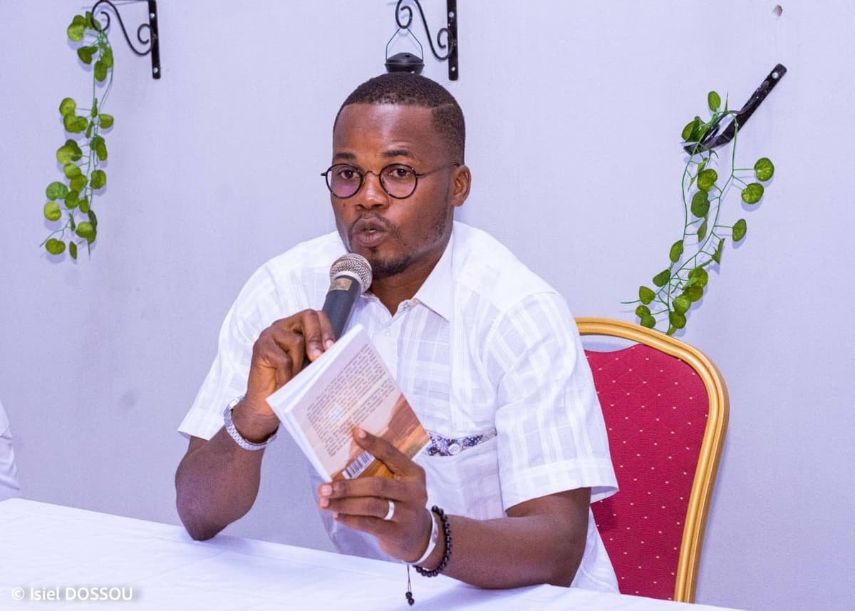 Littérature au Bénin: Vidjannagni Kankpè Zannou met sur le marché « Parentés Invisibles »