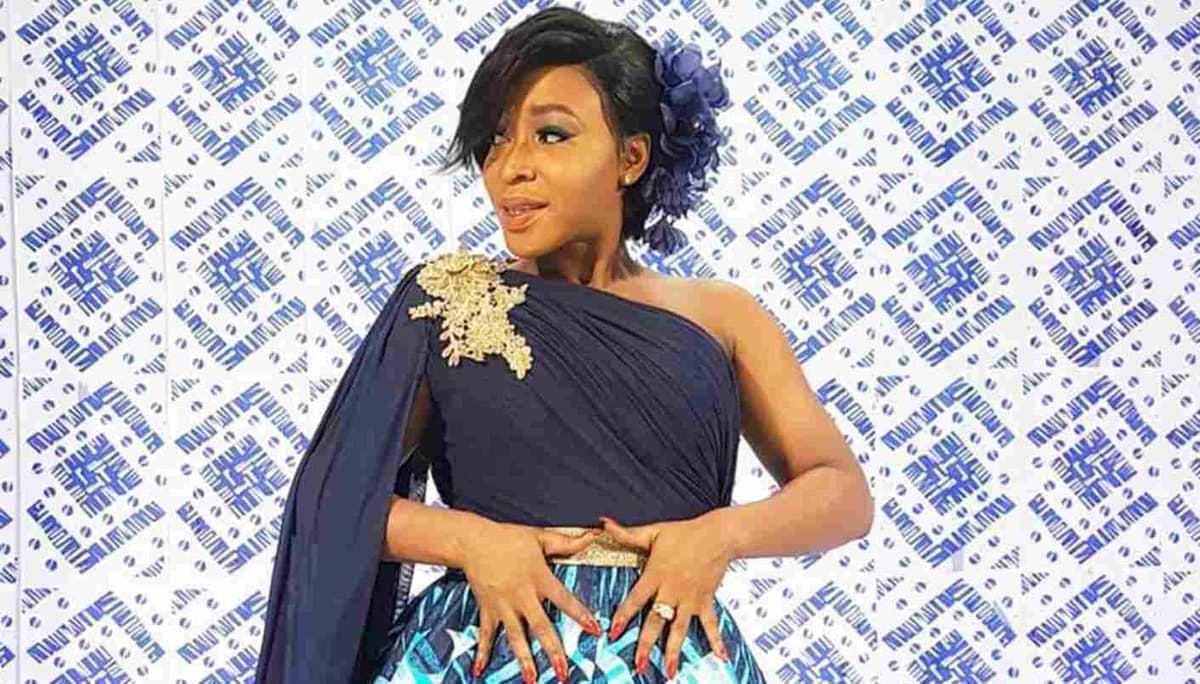Sessimè maman comblée : la star béninoise dévoile une nouvelle photo de sa fille