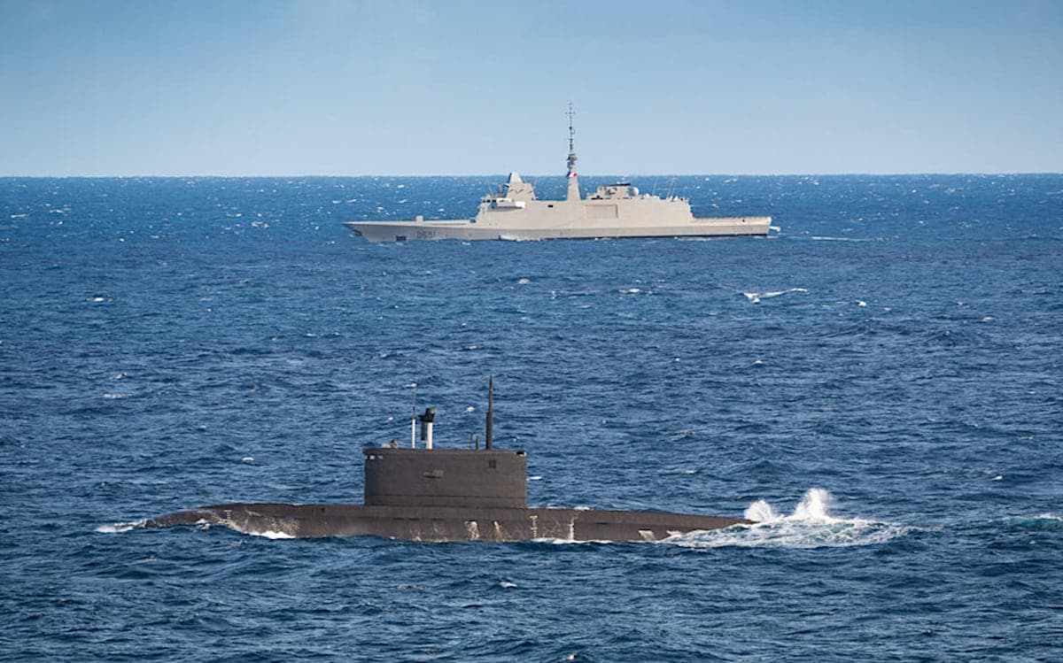 Guerre en Ukraine: un sous-marin russe repéré en zone française avant d’être escorté par une frégate