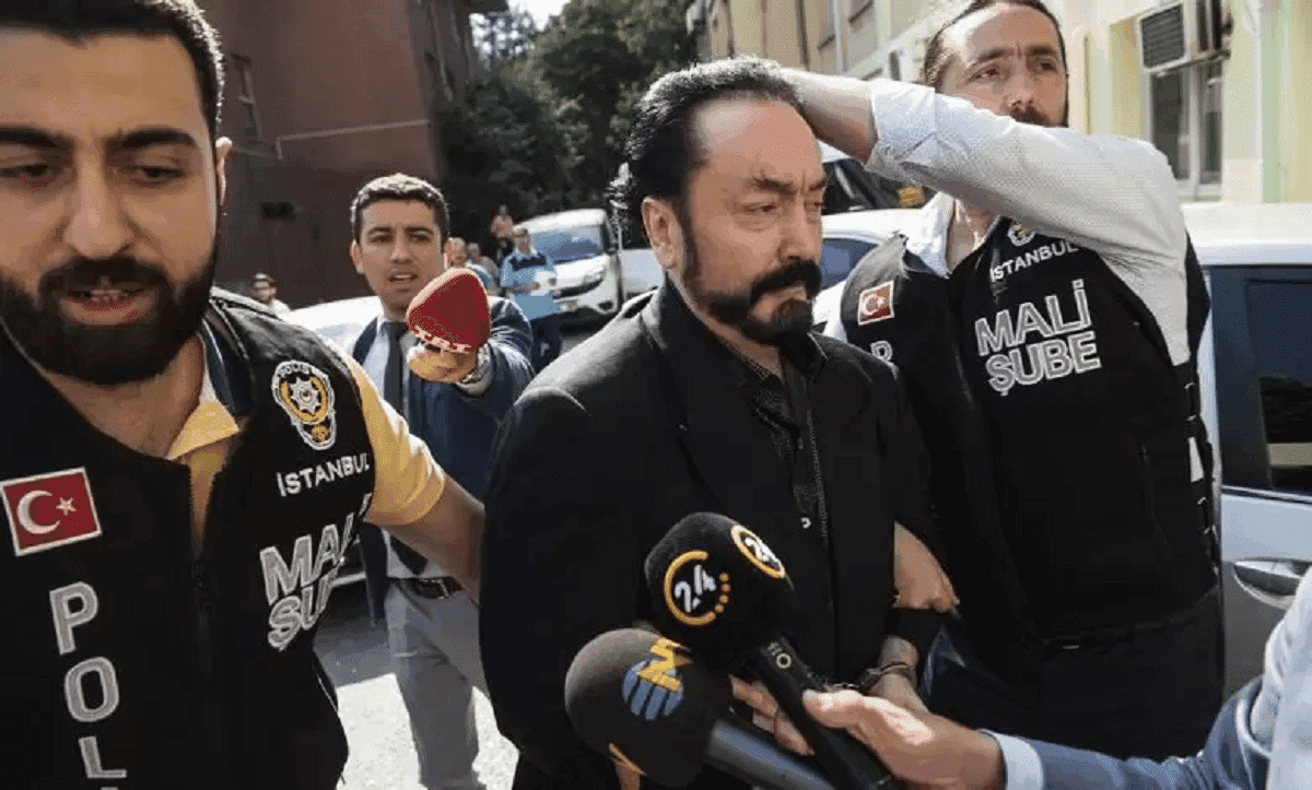 Turquie: Un gourou créationniste condamné à 8 658 ans de prison