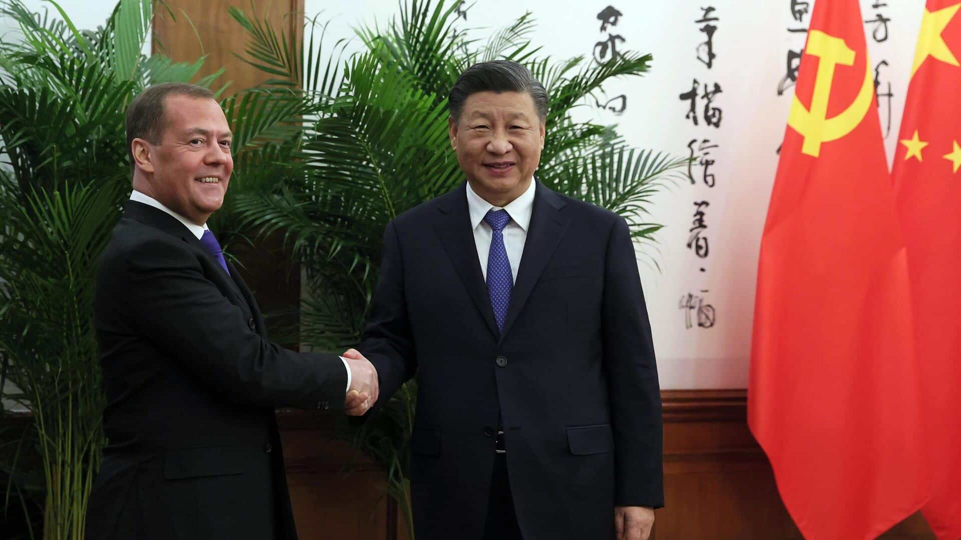 Xi Jinping reçoit Dmitri Medvedev pendant que Joe Biden rencontrait Volodymyr Zelensky