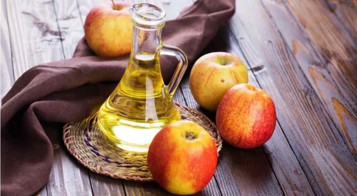 Vinaigre de cidre : recette maison avec des pelures de pommes