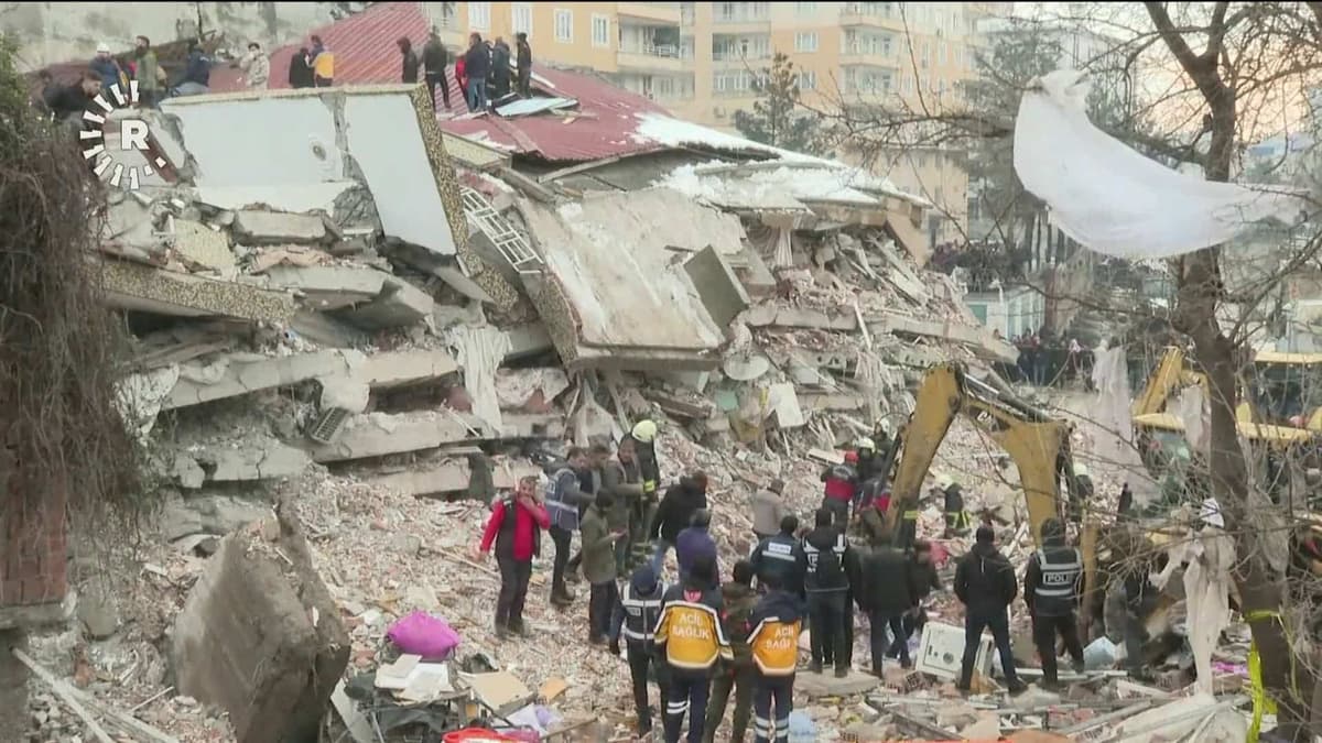 Turquie et Syrie: déjà plus de 2Â 300Â morts, Vladimir Poutine ordonne l’envoi de secouristes