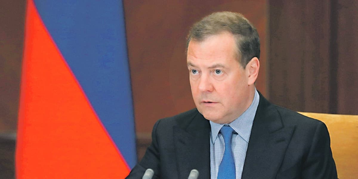 Guerre en Ukraine: l’ex-président russe Dmitri Medvedev appelle à « éliminer » Volodymyr Zelensky