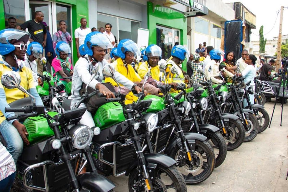60 conducteurs de taxis motos à Cotonou équipés de motos électriques grà¢ce à M Auto