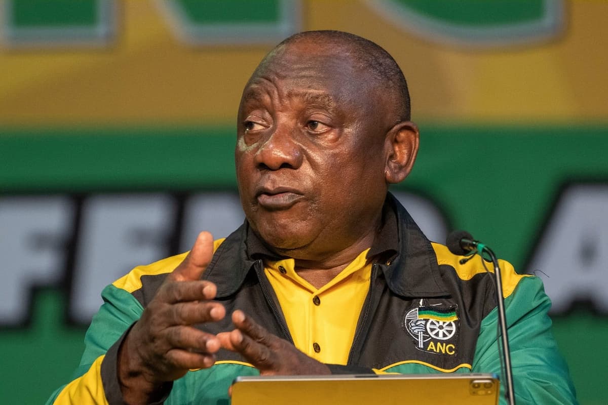 Le chef de la sécurité de Cyril Ramaphosa accuse les autorités polonaises d’être « racistes »