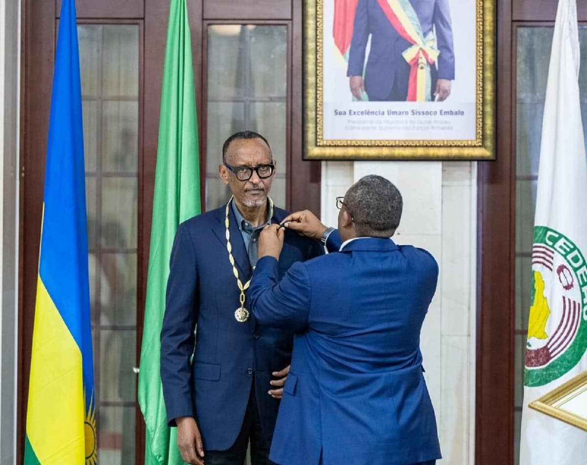 Sissoco Embalo décerne la plus haute distinction de la Guinée-Bissau à Paul Kagame