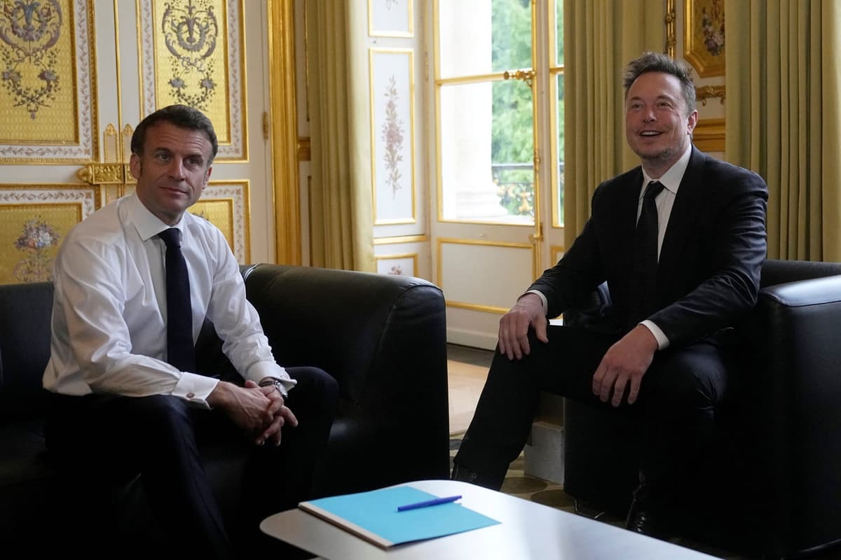 Emmanuel Macron presse Elon Musk d’implanter une usine Tesla en France