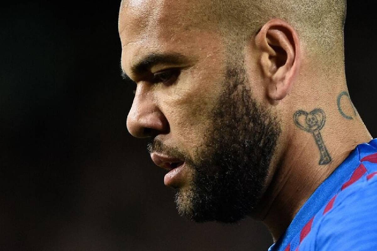 Le FC Barcelone retire le statut de « légende du club » à Dani Alves