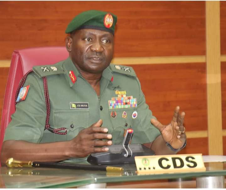« Dès que nous recevrons l’ordre, nous le ferons »: le chef d’État-major du Nigéria prêt à intervenir au Niger