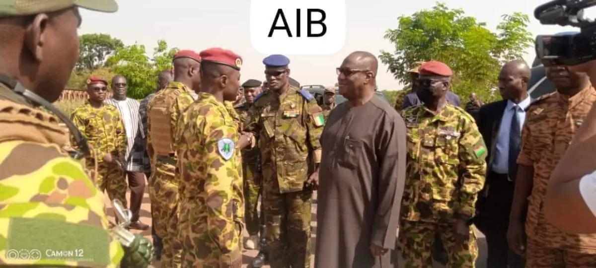 Rencontre inédite entre les ministres de la Défense de la Côte d’Ivoire et du Burkina