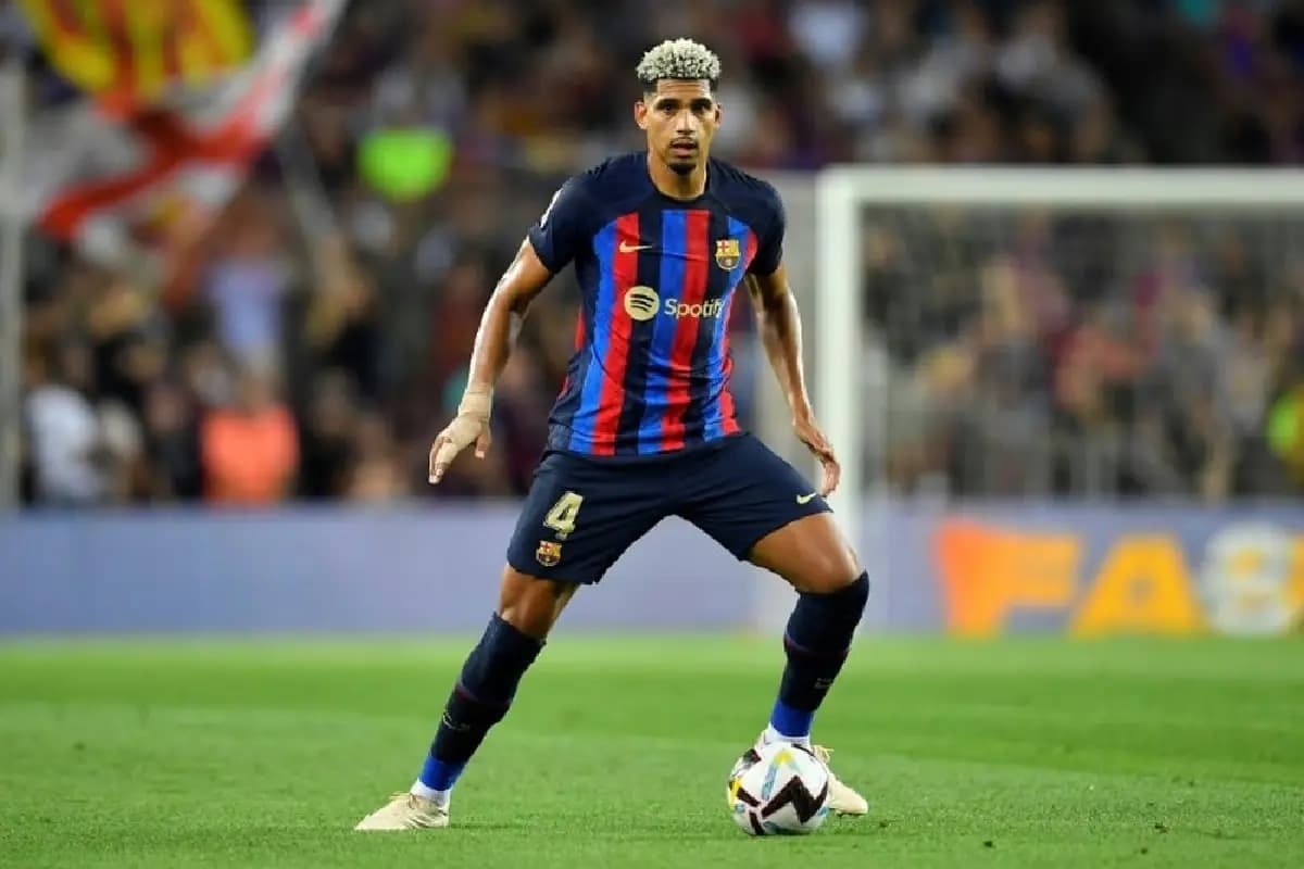 Barça: Ronald Araàºjo prolonge jusqu’en 2031