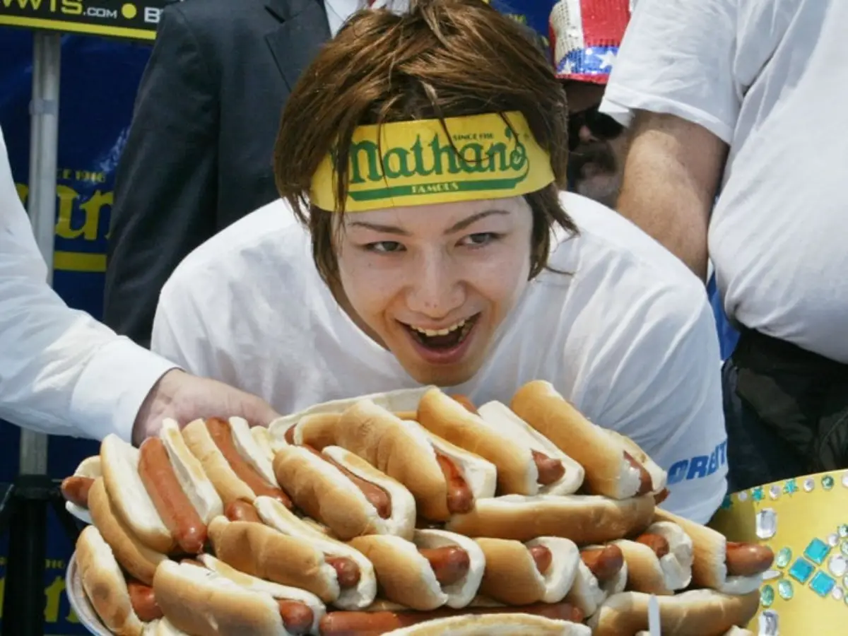 Takeru Kobayashi, le mangeur le plus rapide du monde annonce sa retraite pour raisons de santé