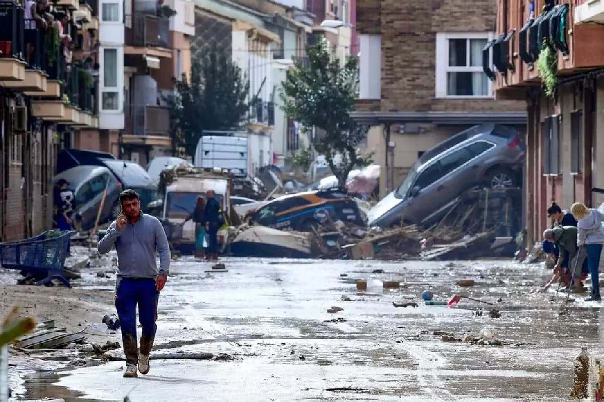 Espagne: 03 jours de deuil national après les inondations meurtrières à Valence