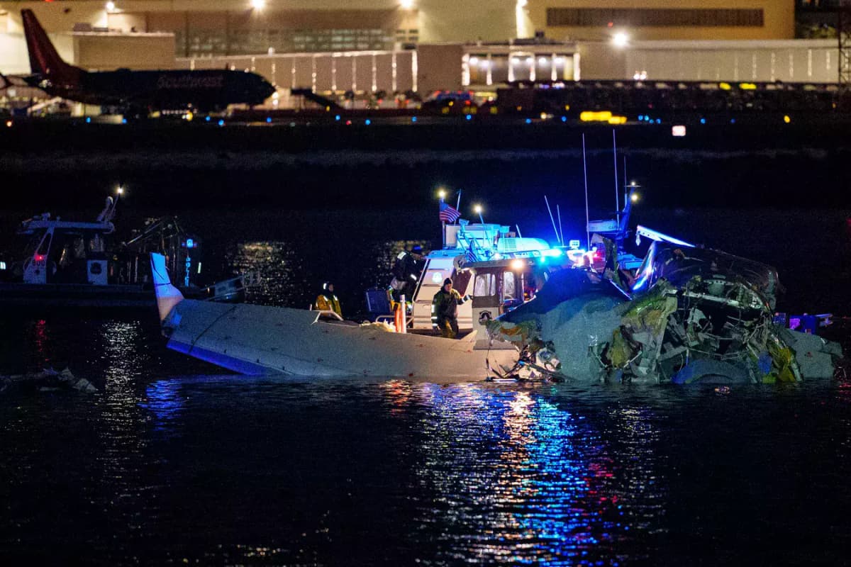 États-Unis : un hélicoptère militaire percuté par un avion de ligne