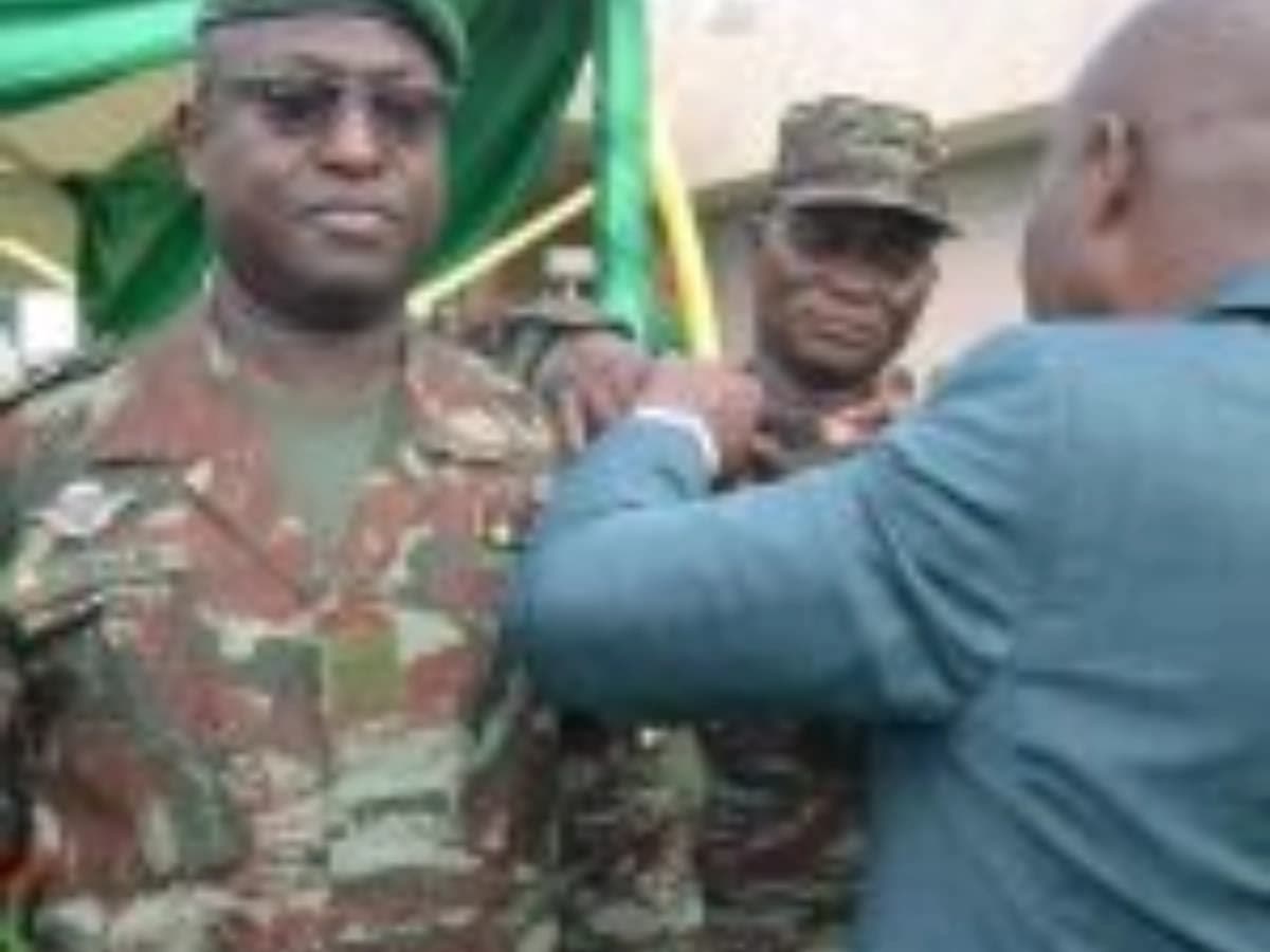 Armée béninoise : Fructueux Gbaguidi et Dieudonné Tévoèdjrè reçoivent de nouvelles étoiles