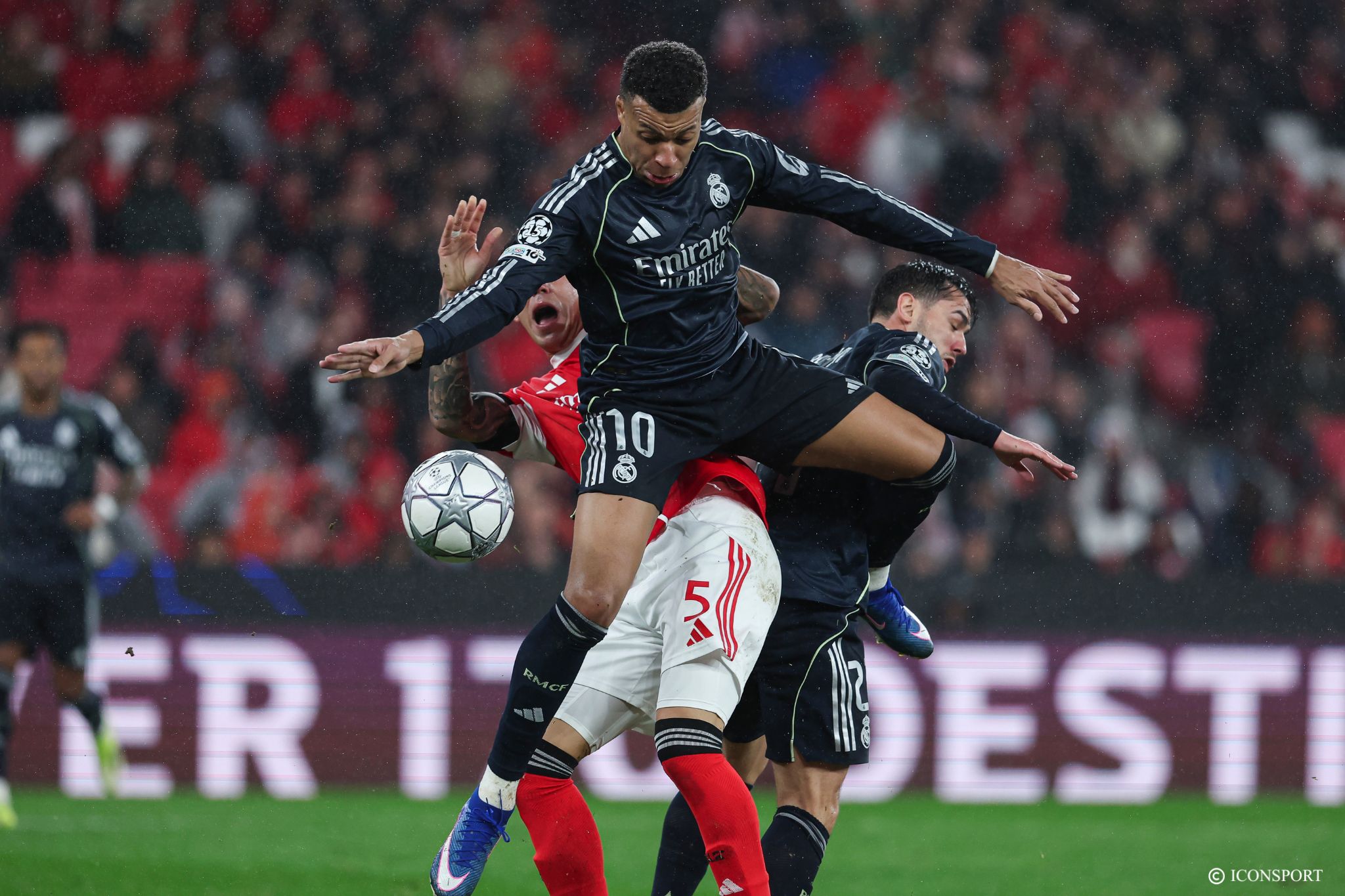 Liste des clubs qualifiés pour les barrages de la Ligue des Champions, dont PSG et Real Madrid