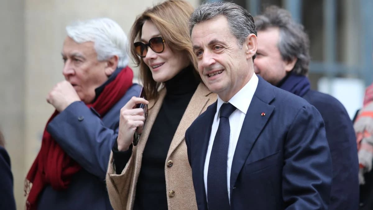 Carla Bruni en parenthèse « dolce vita » au Cap Nègre avec sa famille