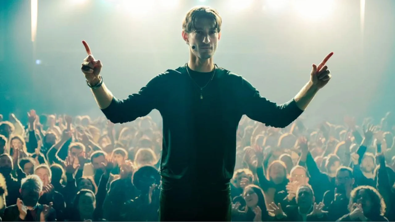 Le film Gourou n’est pas inspiré d’une histoire vraie, confirme Pierre Niney