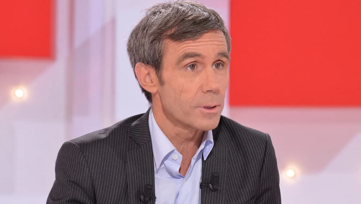 David Pujadas bondit de son siège pour calmer Éric Zemmour après avoir perdu ses nerfs