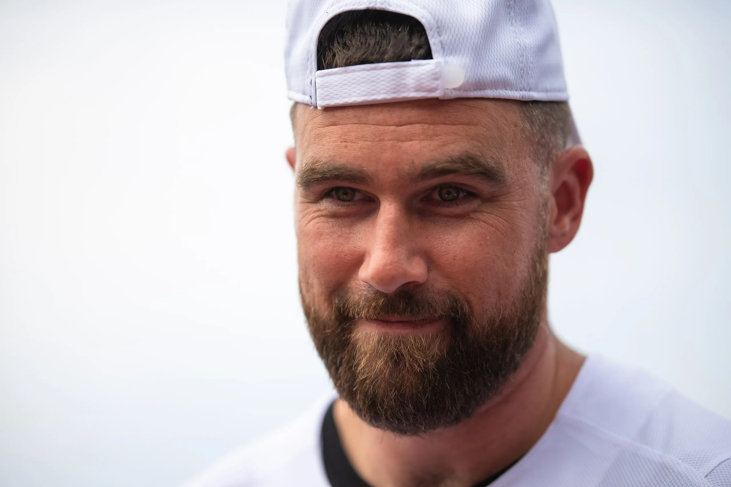 Travis Kelce cité comme victime d’une fraude de 35 millions de dollars