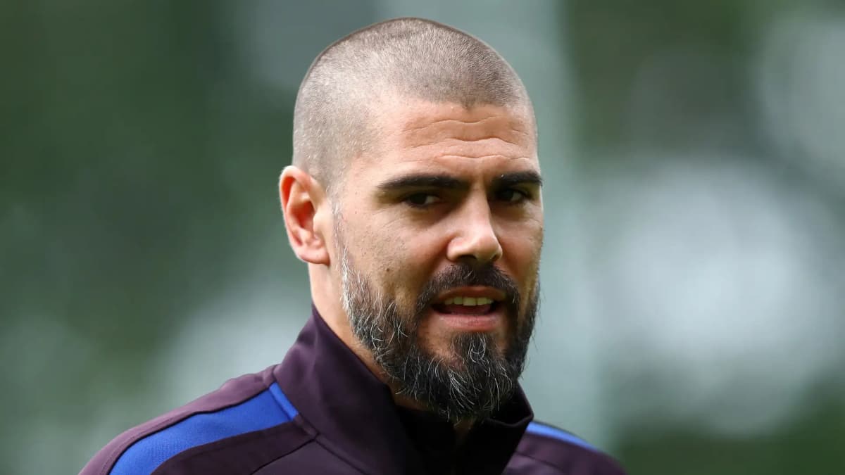 Spain: Victor Valdés appointed head coach of fourth-division club