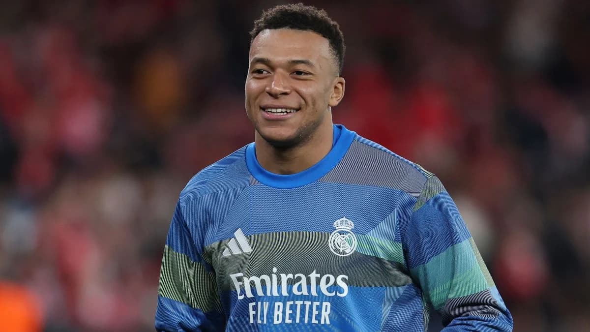 This subtle gesture from Kylian Mbappé after PSG’s second victory in the Champions League.