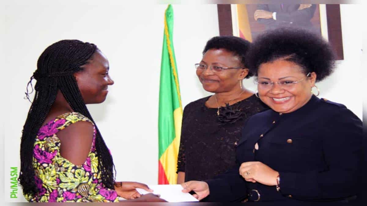 Bénin: le gouvernement salue la performance de Laurence Gbayé, 1ère des filles au BAC 2022