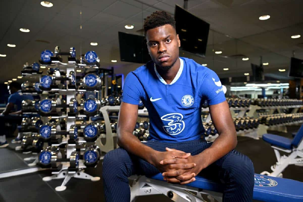 Officiel: Chelsea s’offre Benoît Badiashile