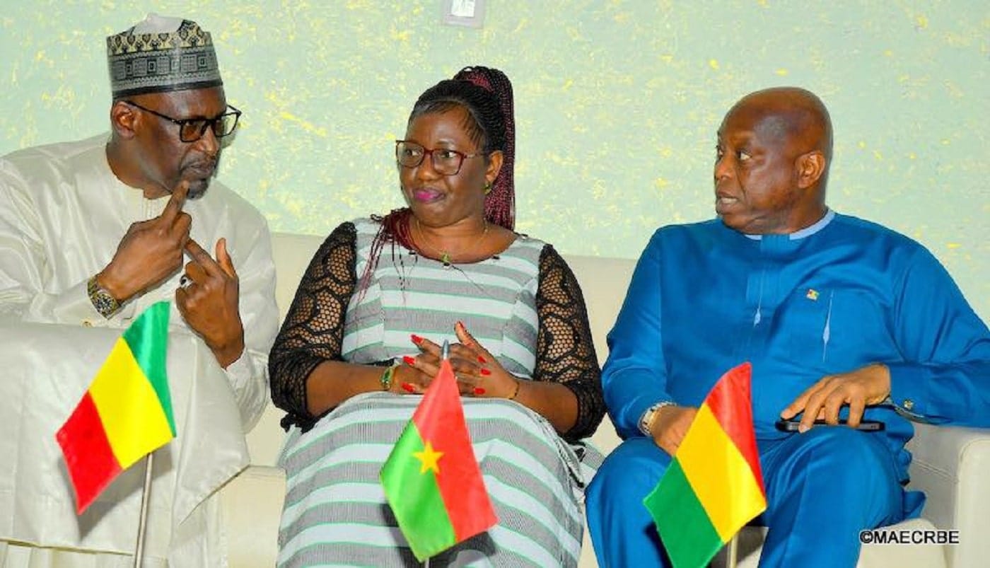 Rencontre entre les chefs de la diplomatie du Mali, de la Guinée et du Burkina, à Ouagadougou