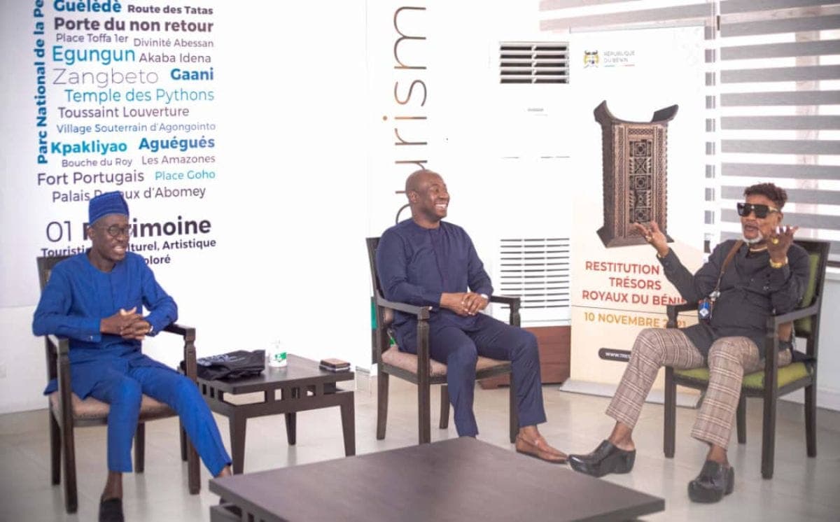 Bénin: Koffi Olomidé échange avec deux membres du gouvernement