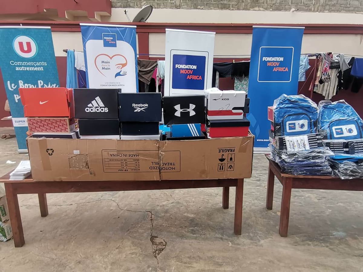 Bénin: don de la fondation Moov Africa à l’orphelina Cité d’Espoir de l’ONG la Bergerie de Dieu