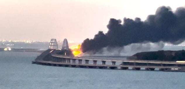 Attaque contre le pont de Crimée : Moscou réagit à l’aveu de Kiev