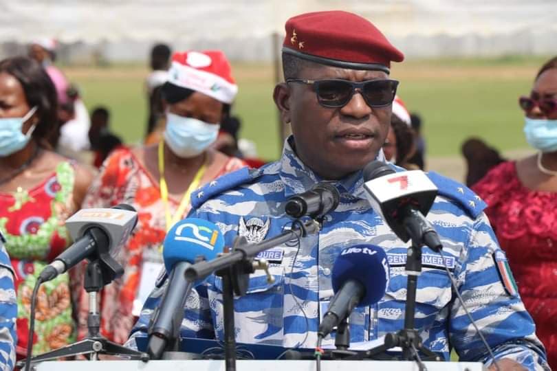 Côte d’Ivoire: remise de drapeau à plus de 1000 élèves sous-officiers de première année