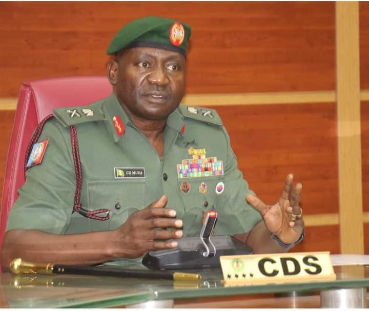 « Dès que nous recevrons l’ordre, nous le ferons »: le chef d’État-major du Nigéria prêt à intervenir au Niger